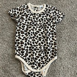 Z supply leopard onesie 9-13 month